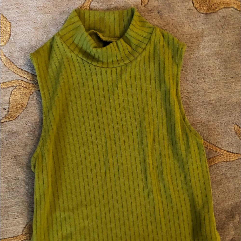 Green Divided Mock Neck Cropped Tank Top